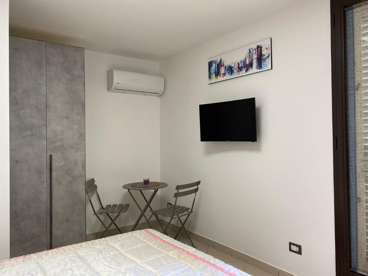 Room Mazzini Лече Екстериор снимка